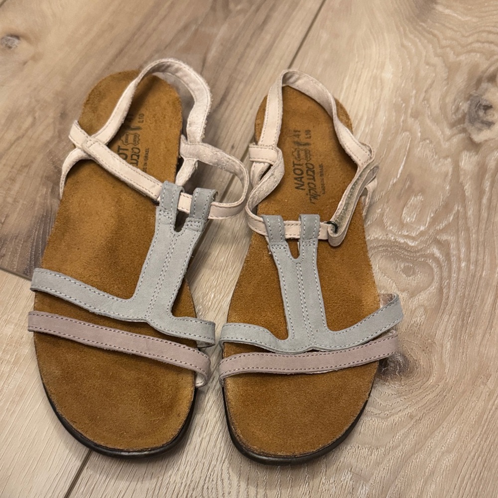 Like New Naot Women's Sandals in Mauve and Light Gray